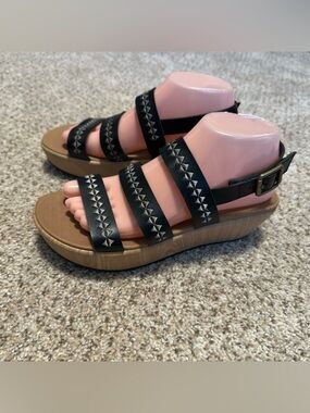 Skechers Luxe Foam Wedge Sandals Sz 8 Black ankle strap